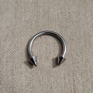 14 gauge 8mm horse shoe with cone spikes stainless steel silver septum piercing